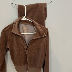 Women’s small pants and matching top.